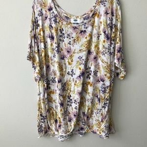 Plus size floral tee with cinched waist in front